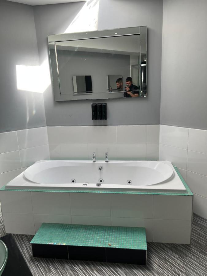 Boutique Blackpool 2 Bed Grey Apartment Sleeps 10 ภายนอก รูปภาพ